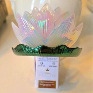 Disney x B&BW Princess Tiana Wallflower Plug Nightlight and Doorables Pen Set